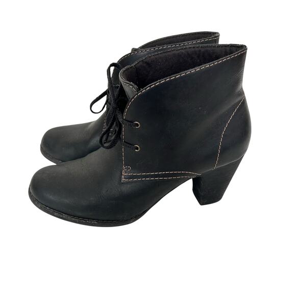 Clarks Bergen Black Leather Heeled Booties Sz 8.5 - Picture 5 of 10